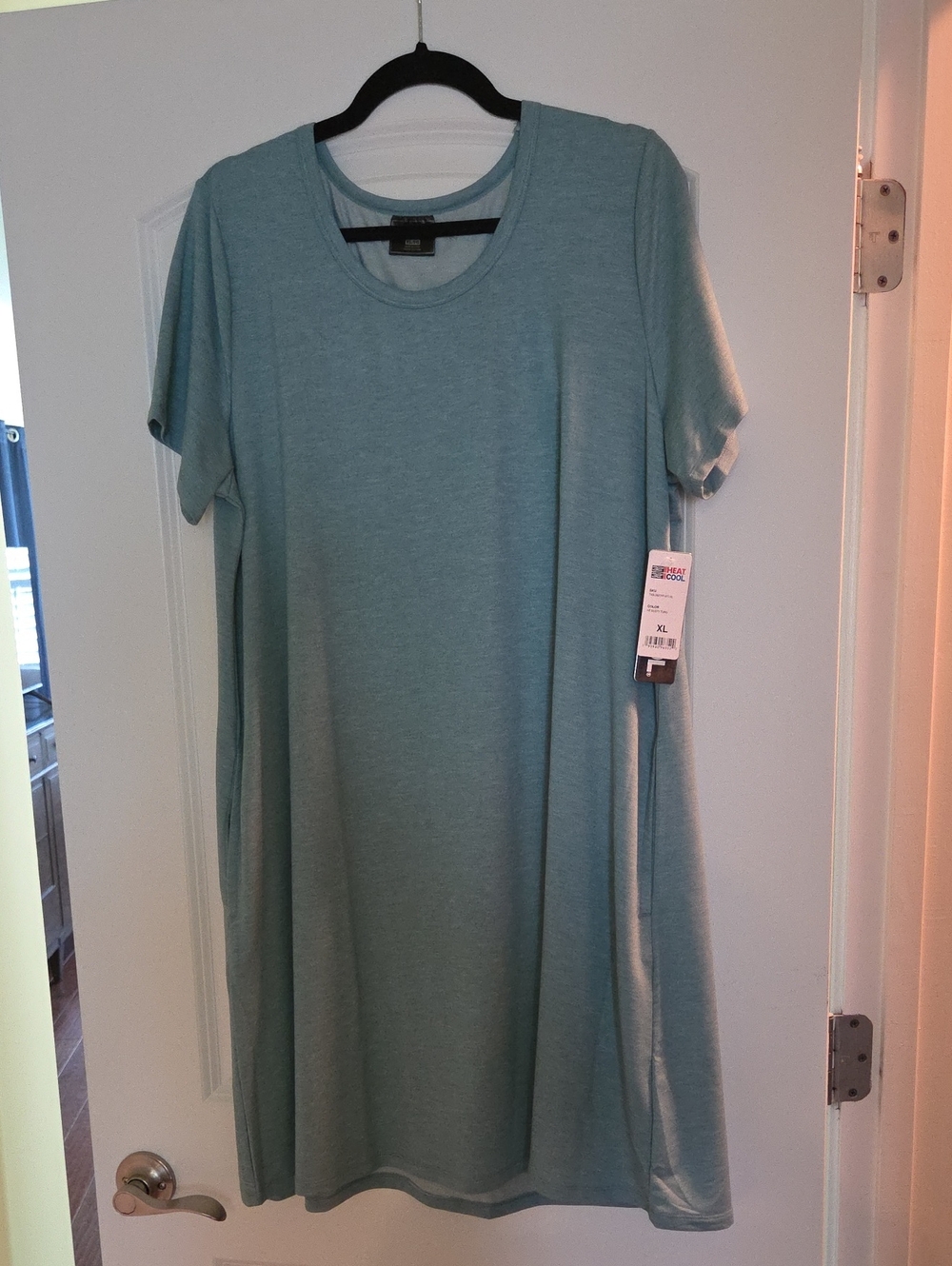 Relaxed Scoop Neck Midi Dress
